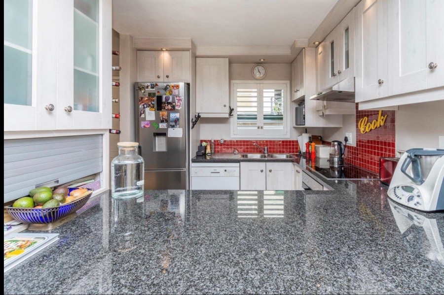 4 Bedroom Property for Sale in Vredehoek Western Cape